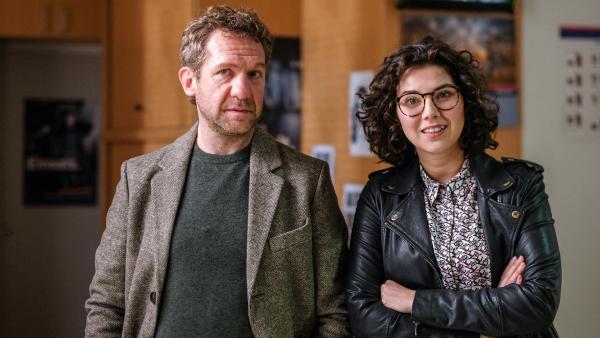 Bild 1 von 17: Im Bild: Johannes Zeiler (Paul Schwartz), Brigitta Kanyaro (Julia Marquard).