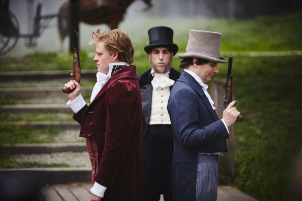 Bild 1 von 5: Andere Zeiten, andere Methoden der Konfliktlösung (vlnr.: Max Giermann, Alexander Schubert und Carsten Strauch).