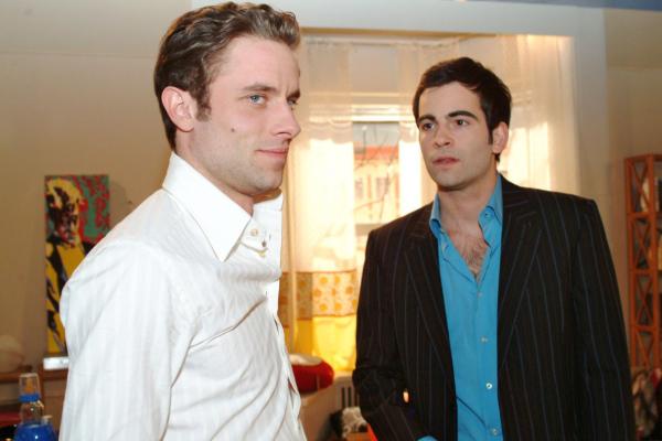 Bild 1 von 22: David (Mathis Künzler, r.) gesteht Max (Alexander Sternberg, l.), seine Gefühle, die er für Lisa hat.