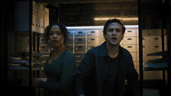 Bild 1 von 10: Zoey Davis (Taylor Russell, l.); Ben Miller (Logan Miller, r.)