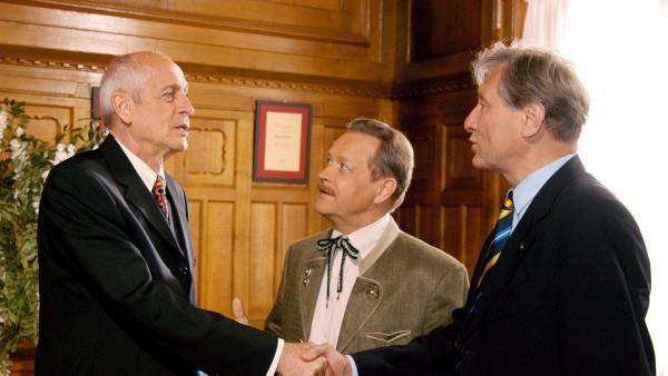 Bild 1 von 1: Im Bild (v.li.): Heinz Trixner (Vinzenz Strobel), Fritz von Friedl (Claus Blüm), Florentin Groll (Sepp Thallinger).