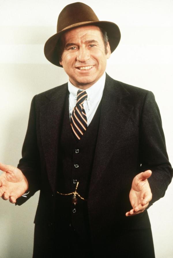 Bild 1 von 7: Der hochgelobte und unter extremer Höhenangst leidende Psychiater Dr. Thorndyke (Mel Brooks) übernimmt die Leitung der 'Nervenklinik für sehr, sehr Nervöse' ...