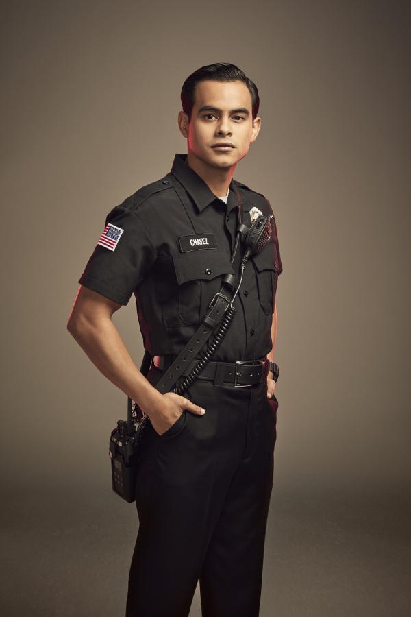 Bild 1 von 23: (3. Staffel) - Mateo Chavez (Julian Works)