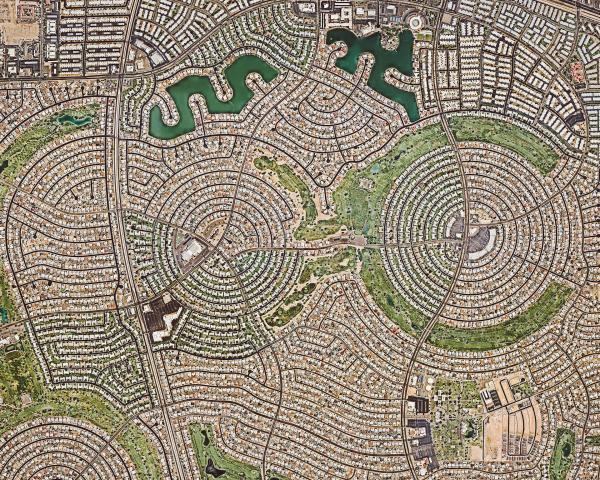 Bild 1 von 12: Sun City, Arizona: Unsere Städte und Bauten verändern das Antlitz unseres Planeten. Der Altersdurchschnitt der Bewohner liegt bei über 70 Jahren, denn hier darf man nur wohnen, wenn man zumindest einen Rentner als Mitbewohner hat.