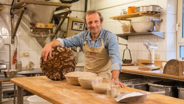 Bild 1 von 5: Der Schmidt Max und die vier Stufen zum eigenen Sauerteig-Brot: Anstellgut, Anfrisch-Sauer, Voll-Sauer, Brot-Teig.