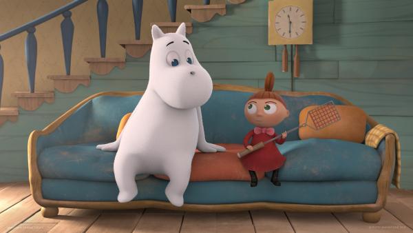 Bild 1 von 2: Mumintroll (l.) hat die kleine Mü (r.) gekränkt.