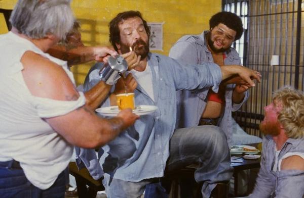 Bild 1 von 5: Sheriff Hall (Bud Spencer, Mitte)