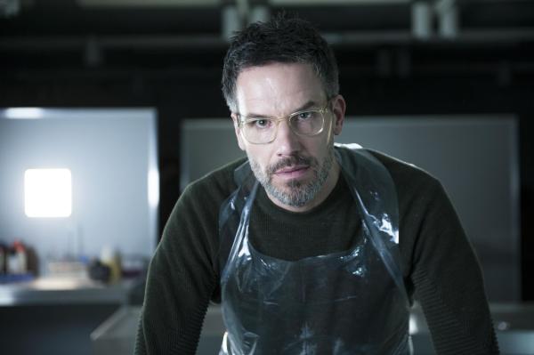 Bild 1 von 8: Dr. Fred Abel (Tim Bergmann)