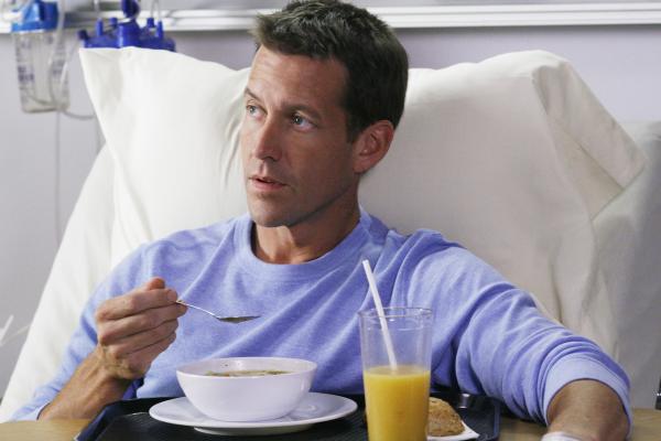 Bild 1 von 35: Susan will unbedingt Mikes (James Denton) Gedächtnis ankurbeln, doch er reagiert ziemlich abweisend auf sie ...