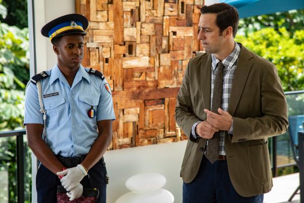 Bild 1 von 3: Als DI Parker (Ralf Little, r.) Marlon (Tahj Miles, l.) von seinem Verdacht berichtet, staunt der nicht schlecht. Denn Parkers Recherchen führen ihn zu einer interessanten Annahme, die den ganzen Fall in einem neuen Licht erscheinen lässt.