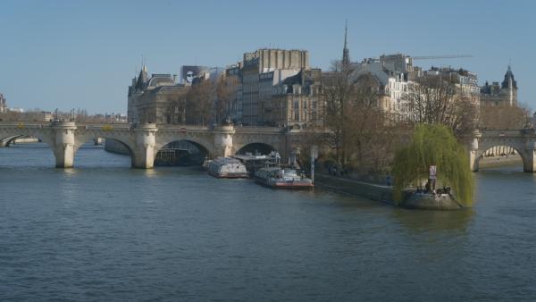 Bild 1 von 2: Die Verteidiger der Stadt Paris - die damals vor allem aus der Seineinsel besteht - wollen die Wikinger daran hindern, weiter die Seine hinauf ins Landesinnere zu ziehen.