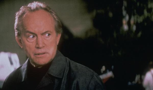 Bild 1 von 8: John Milton (Lance Henriksen)