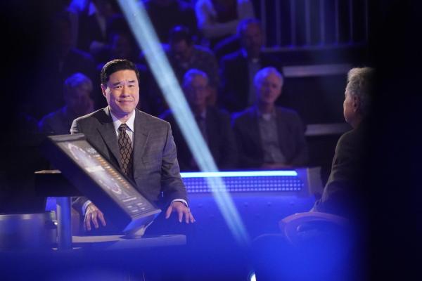Bild 1 von 11: Louis Huang (Randall Park)