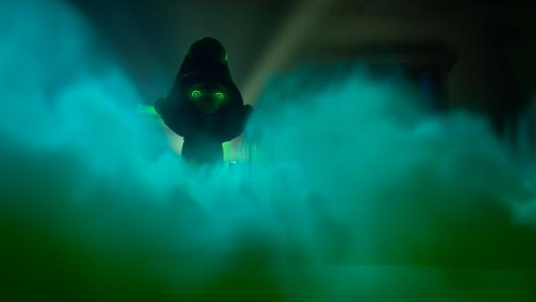 Bild 1 von 1: Der Tag der großen Zeremonie zu Ehren von Papa Schlumpfs Vorfahre Papa Papa Schlumpf steht bevor.