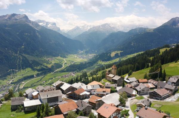 Bild 1 von 5: Die Ortschaft Lohn am Schamserberg
