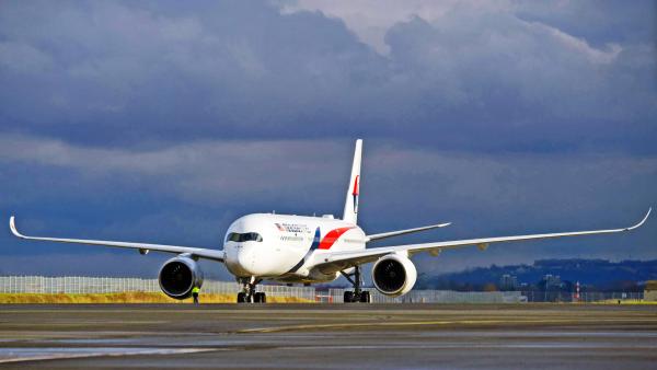Bild 1 von 2: Seit 15. Januar 2015 ist der A350 offiziell im Einsatz.