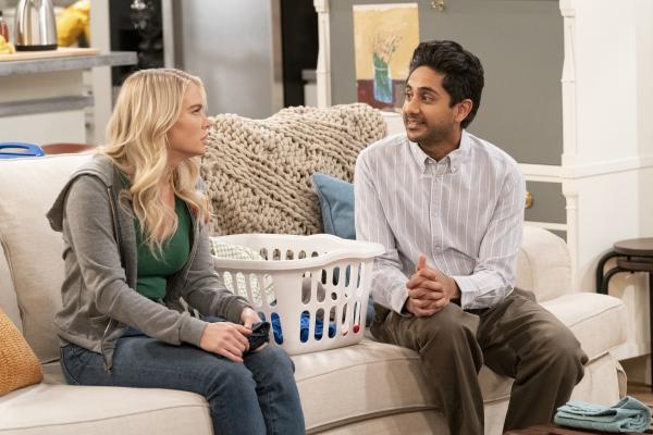 Bild 1 von 16: Vanessa (Kelli Goss, l.); Al (Adhir Kalyan, r.)