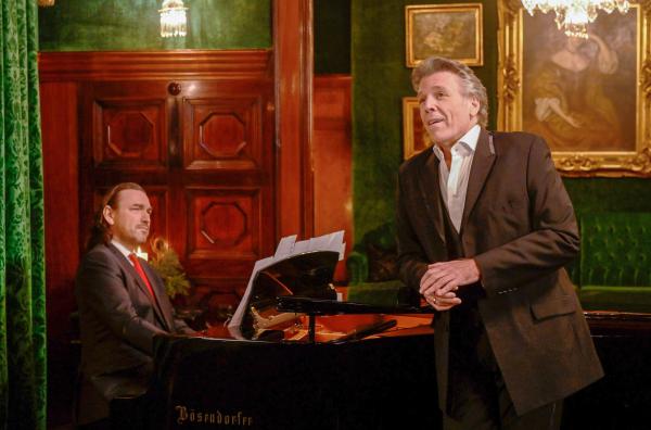 Bild 1 von 9: Thomas Hampson (re.) mit Klavierbegleitung von Maciej Pikulski (li.) beim Hauskonzert im Hotel Sacher