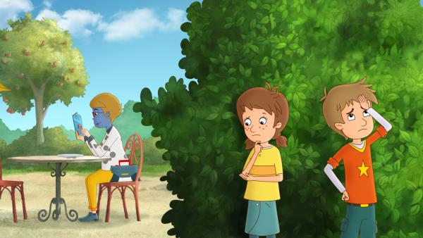 Bild 1 von 5: Lea und Luis können sich nicht erklären, woher Frau Sanders neue Gesichtsfarbe kommt.© ZDF/Akkord Film/Bastei Lübbe AG - Honorarfreie Verwendung gemäß AGB im redaktionellen Zusammenhang mit genannter Sendung bei Nennung \