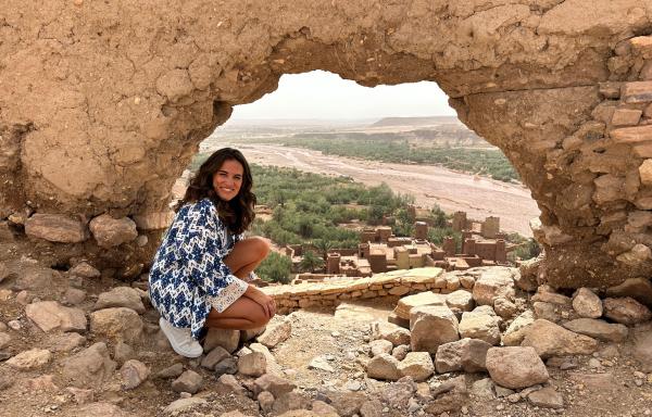 Bild 1 von 4: Mona Ameziane in Ait-Ben-Haddou, dem sogenannten \