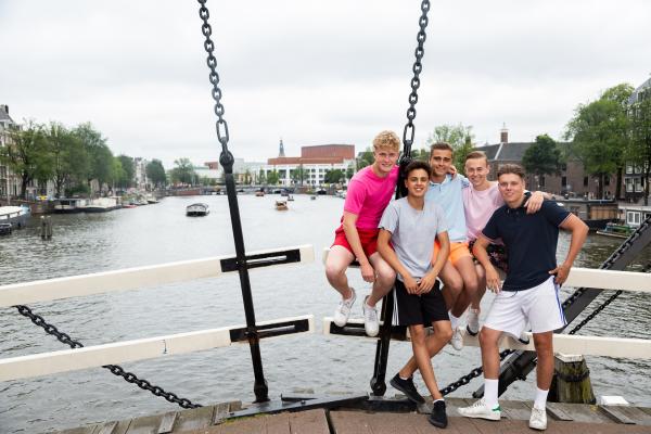 Bild 1 von 7: Von links: Mark, Ruben, Luke, Alex und Jeppe - Sie sind bereit für das Abenteuer in Amsterdam.