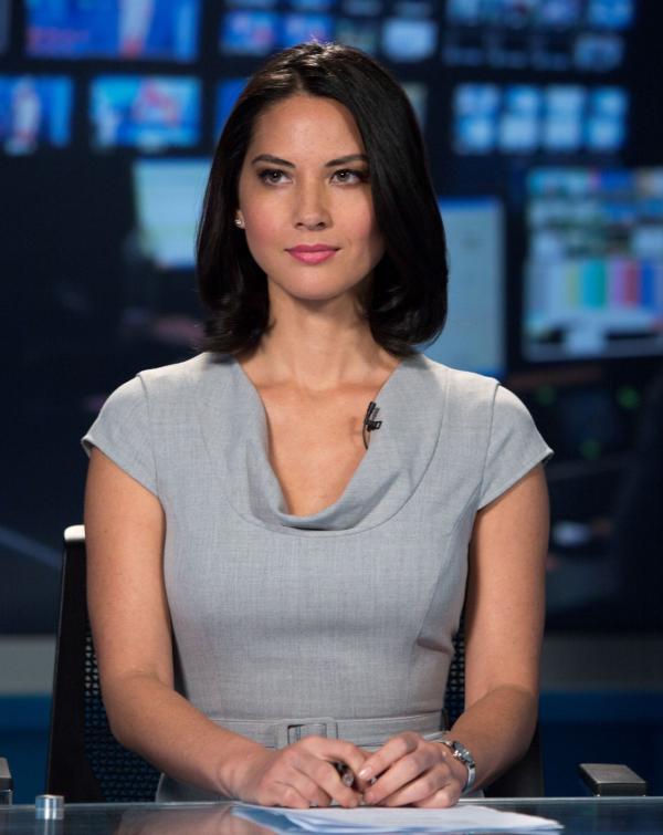 Bild 1 von 15: SeasonTwo Premiere. Will and the NewsNight staff are questioned by theirlawyer about a story they've airedthat's become a network crisis. Anon-air remark from Will has himpulled from 9/11 anniversarycoverage. Jim volunteers to coverfor an embed reporter on theRomney campaign, and Nealinvestigates the beginnings ofOccupy Wall Street. (TVMA)(AC,AL)Focus ID(