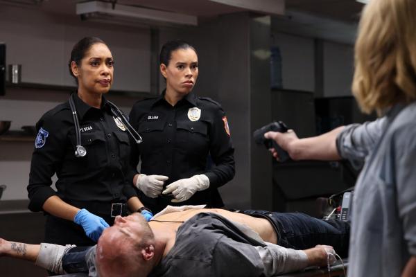 Bild 1 von 23: Tommy Vega (Gina Torres, l.); Nancy Gillian (Brianna Baker, r.)