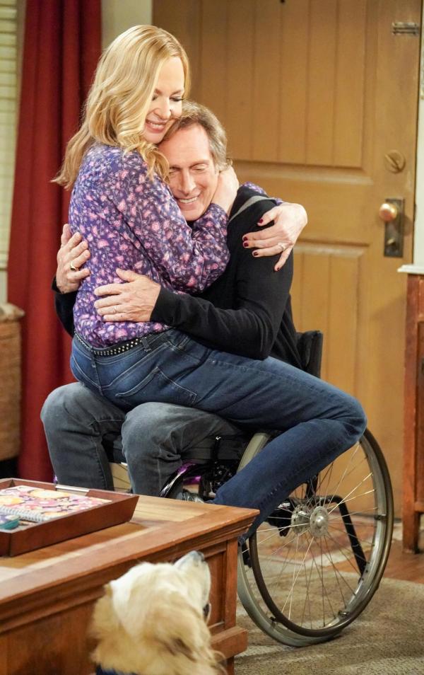 Bild 1 von 1: Im Bild: Allison Janney (Bonnie), William Fichtner (Adam).