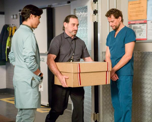 Bild 1 von 34: Im Bild: Remy Hii (Simon Van Reyk), Ioan Gruffudd (Dr. Daniel Harrow).