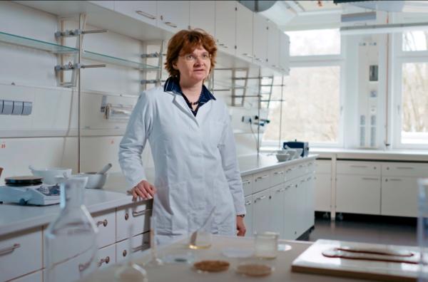 Bild 1 von 9: Dr. Tanja Pommerening forscht an Rezepturen aus dem Papyrus Ebers. Kann uns dieses Wissen im 21. Jahrhundert noch nützlich sein?