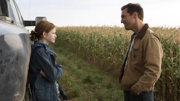 Bild 1 von 6: Cooper (Matthew McConaughey) und seine Tochter Murph (Mackenzie Foy)