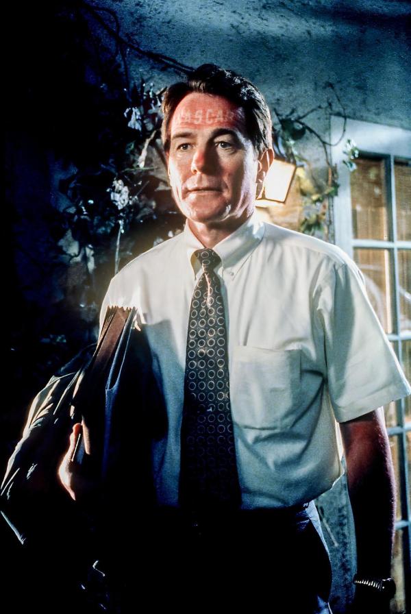 Bild 1 von 11: Im Bild: Hal (Bryan Cranston) kommt nach einem ereignisreichen Tag beim Autorennen nach Hause.