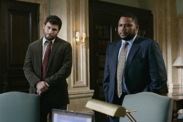 Bild 1 von 6: (l-r) Jeremy Sisto as Cyrus Lupo, Anthony Anderson as Detective Kevin Bernard -- NBC