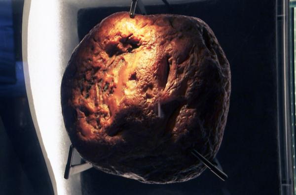 Bild 1 von 3: Ein seltener circa vier Kilo schwerer Bernstein im Museum Neringa