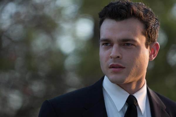 Bild 1 von 6: Frank Forbes (Alden Ehrenreich)
