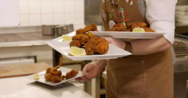 Bild 1 von 5: Im Bild: Backhendl.