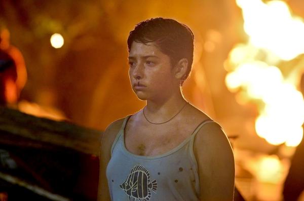 Bild 1 von 2: Ana (Marya Membreño) lebt in einer harten Welt, in der ein Mädchenleben wenig zählt. Die Bedrohung durch das Drogenkartell ist immer präsent.