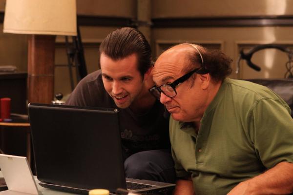 Bild 1 von 10: Mac (Rob McElhenney, l.); Frank Reynolds (Danny DeVito, r.)