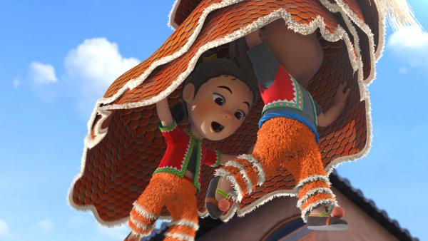 Bild 1 von 6: Li Li und Xiao Ming tanzen den Löwentanz.