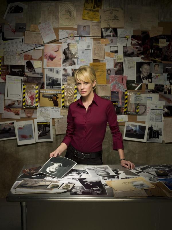 Bild 1 von 12: (7. Staffel) - Polizeibeamtin Lilly Rush (Kathryn Morris), arbeitet in der Mordkommission. Sie hat sich auf Fälle spezialisiert die bereits Jahre alt sind und nie aufgeklärt werden konnten.