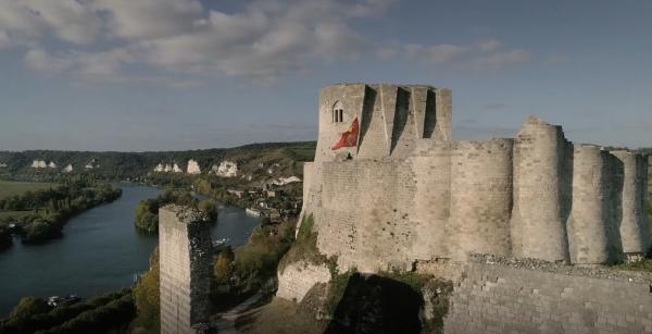 Bild 1 von 1: Richard Löwenherz, der legendäre englische König, lässt eine Superburg in der Normandie erbauen: Bald ist seine Burg Gaillard Schauplatz erbitterter Kämpfe mit König Philipp II. von Frankreich.