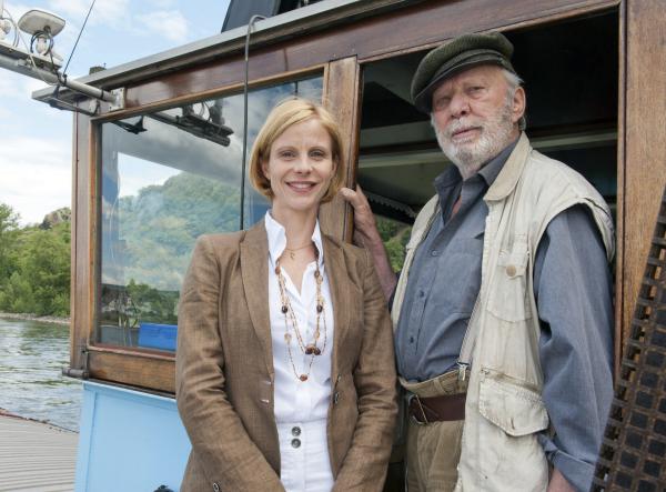 Bild 1 von 7: Claudia (Julia Jäger) begleitet ihren Vater Rainer (Heinz Baumann) auf seiner letzten Fahrt.