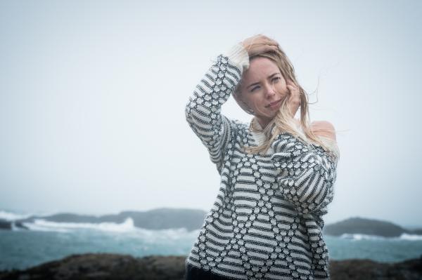 Bild 1 von 7: Dani Delaney (Lynsey McLaren) wünscht sich Nähe zu John.