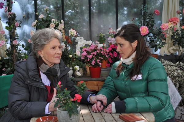 Bild 1 von 11: Hildegard (Antje Hagen, l.); Kira (Mareike Lindenmeyer, r.)