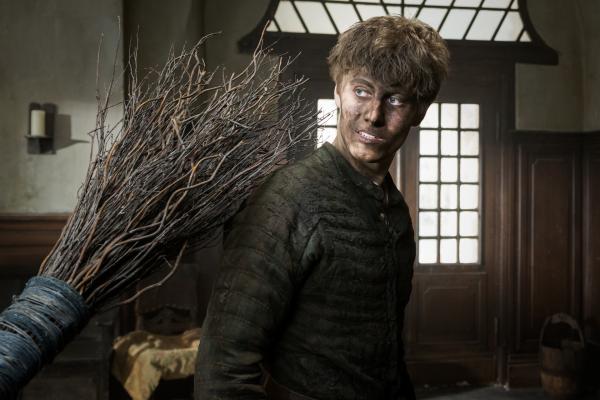 Bild 1 von 13: Der Zauberlehrling (Max Schimmelpfennig) hat den Besen nicht im Griff.