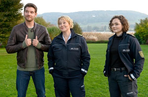 Bild 1 von 4: Im Bild: Das Team der WAPO Bodensee bei den Ermittlungen: Jakob Frings (Max König, l.), Nele Fehrenbach (Floriane Daniel, M.) und Julia Demmler (Wendy Güntensperger, r.).