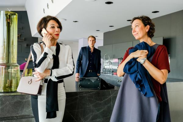 Bild 1 von 20: Im Bild (v.li.): Julia Stemberger (Martina Fellinger), Lukas Weiss (Jakob Fellinger), Ursula Strauss (Angelika Schnell).