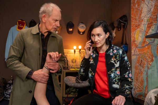 Bild 1 von 5: Bernhard Henschel (Michael Lott) und Pauline Hobrecht (Agnes Decker) kommen gerade noch rechtzeitig. Im Fall um die Vergiftung von Lara Wellhausen gibt es ein zweites Opfer, das um sein Leben kämpft.