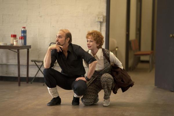 Bild 1 von 8: Bob Fosse (Sam Rockwell, l.); Gwen Verdon (Michelle Williams, r.)