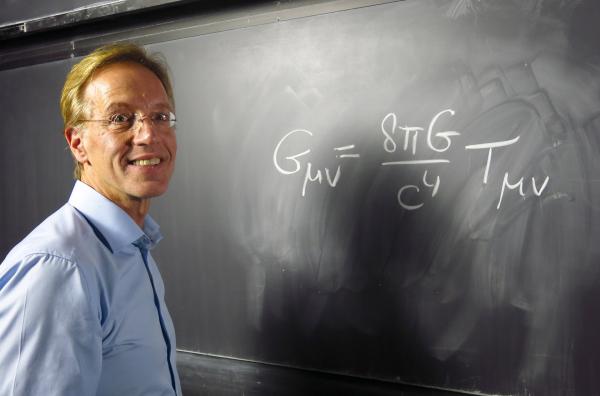 Bild 1 von 4: Robbert Dijkgraaf ist der Direktor des Institute for Advanced Study (IAS) in Princeton, New Jersey. Auch Einstein arbeitete dort mehr als 20 Jahre. Seine Formel schafft es, mathematisch die Krümmung von Raum und Zeit zu erklären.